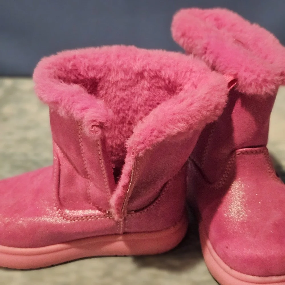 OshKosh Girls Pink Faux Fur Winter Boots Toddler Size 7